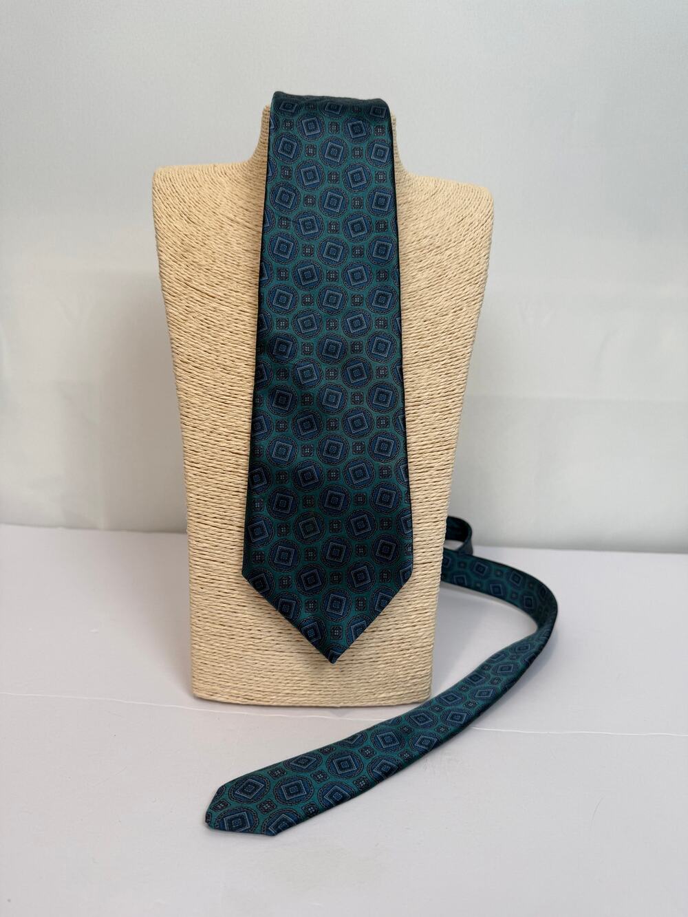 Bert Pulitzer Collectors Edition Silk Tie Teal Navy Medallion Foulard EUC